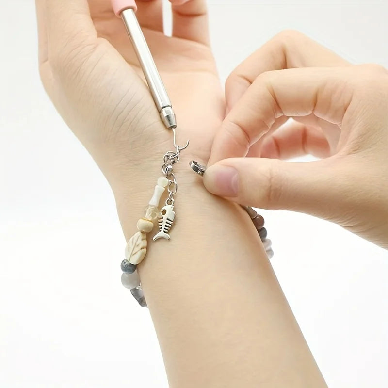 Bracelet Fastening Helper – Jewellery Clasp Tool Aid for Bracelets & Watches